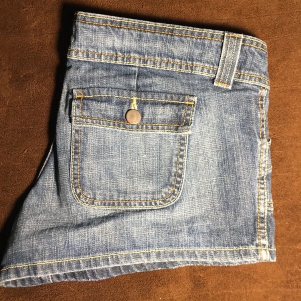 Jean Shorts - Picture 3 of 4